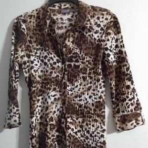 Woman's Leopard Print Button down Blouse..Laura Scott..Sz Medium